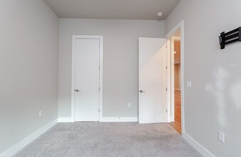 5825 Pinon Vista Dr in Austin, TX - Foto de edificio - Building Photo