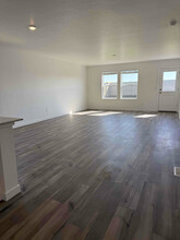 7609 E Toussand Dr in Nampa, ID - Foto de edificio - Building Photo