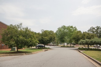 Royal Oaks Townhomes in Athens, GA - Building Photo - Building Photo