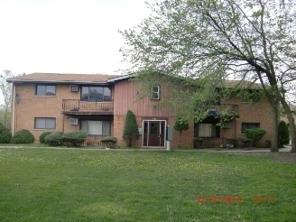 404 E Hickory Rdg in Glenwood, IL - Foto de edificio