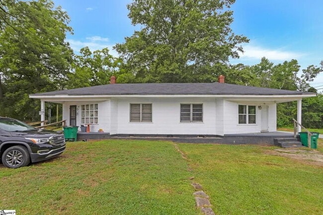 111 N Bell St in Clinton, SC - Building Photo - Building Photo