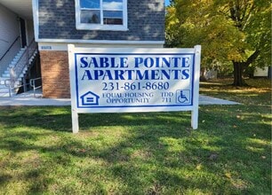 907 S State St in Hart, MI - Building Photo - Building Photo