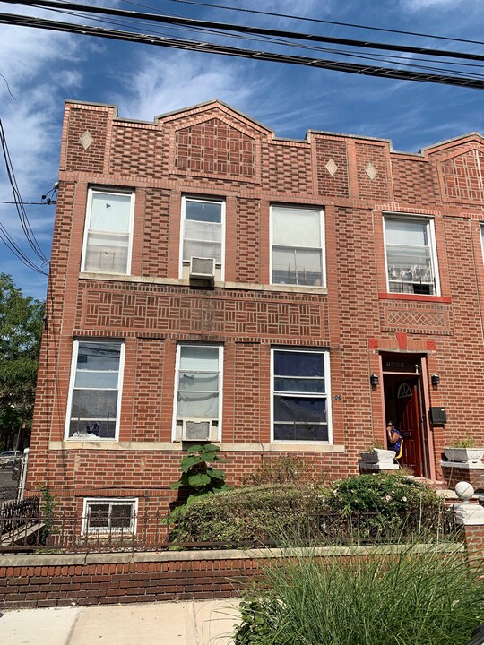 1063 Willmohr St in Brooklyn, NY - Building Photo