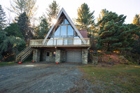 2164 W Woodbury Rd in Hardwick, VT - Foto de edificio - Building Photo