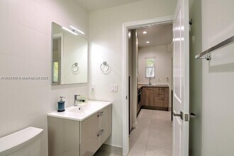 245 NE 33rd St in Miami, FL - Building Photo - Building Photo