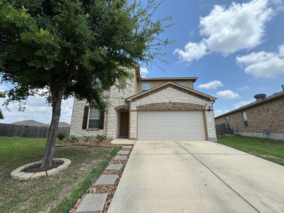 602 Moonwalker Trail in Buda, TX - Building Photo