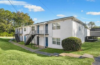 969 Forest Ave, Unit A1 in Forest Park, GA - Foto de edificio - Building Photo