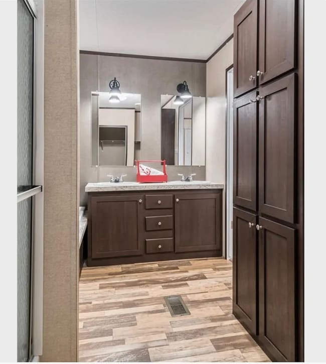 property at 2245 Ray Pl