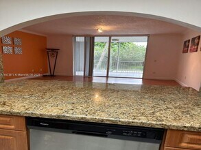 9725 NW 52nd St in Doral, FL - Building Photo - Building Photo