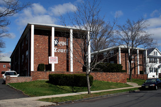 Royal Court in Linden, NJ - Building Photo - Building Photo