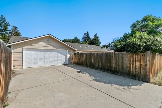 833 Ponderosa Dr in Fort Collins, CO - Building Photo - Building Photo