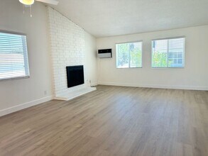 717 W Provential Dr in Anaheim, CA - Foto de edificio - Building Photo