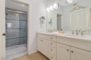 7108 Barrington Cir in Naples, FL - Building Photo