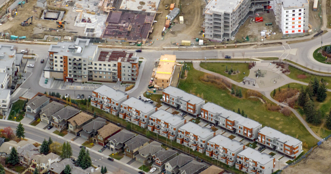 Metroside Building 2 in Calgary, AB - Building Photo