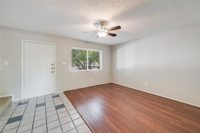 5913 Little Creek Trail in Austin, TX - Building Photo - Building Photo