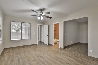 17420 W Calavar Rd in Surprise, AZ - Foto de edificio - Building Photo