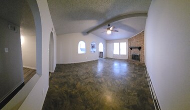 8041 Southbrook Cir in Fort Worth, TX - Building Photo - Building Photo