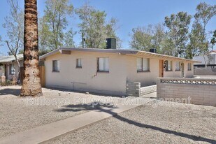 621 S California St in Chandler, AZ - Building Photo