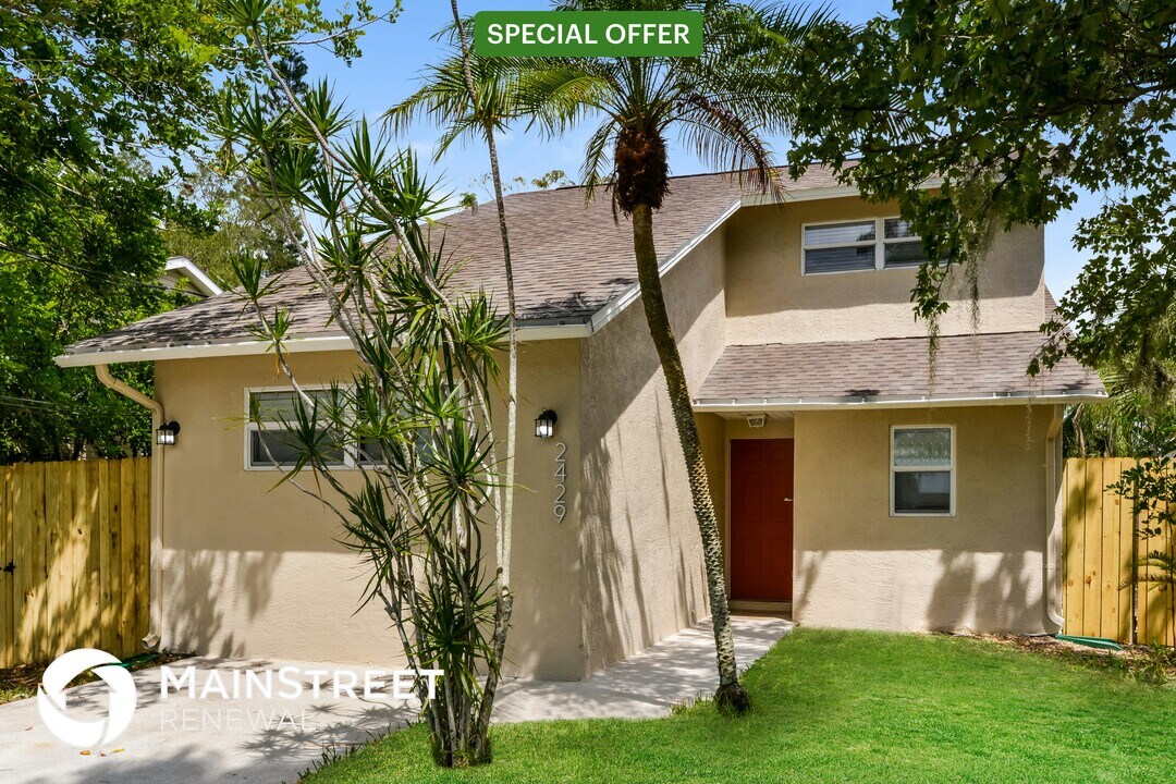 2429 Apache St in Sarasota, FL - Foto de edificio