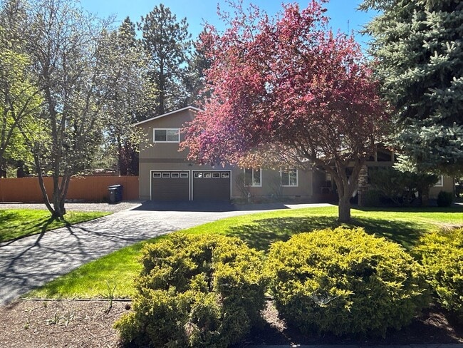 61545 SE Orion Dr in Bend, OR - Building Photo - Building Photo