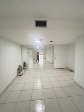 5249 NW 7th St, Unit 313 in Miami, FL - Foto de edificio - Building Photo