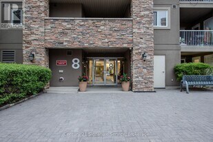 8 Dayspring Cir in Brampton, ON - Building Photo