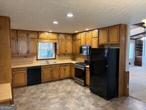 185 Redwood Cir in Fayetteville, GA - Building Photo - Building Photo