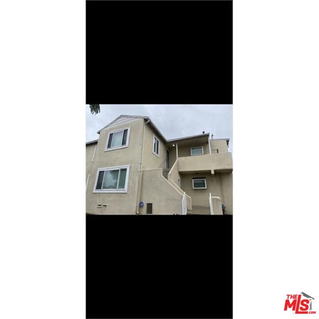 property at 10502 S Van Ness Ave