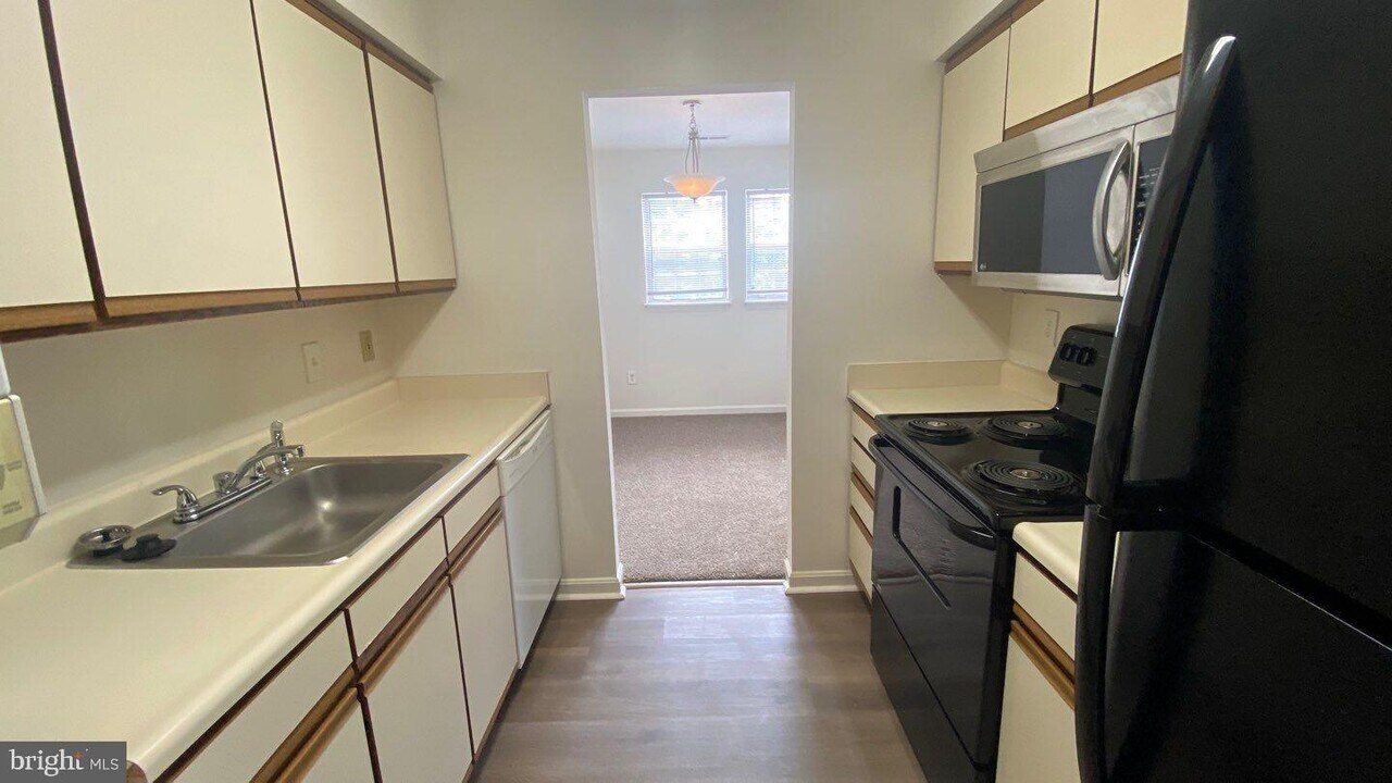 8601 Falls Run Rd-Unit -I in Ellicott City, MD - Building Photo