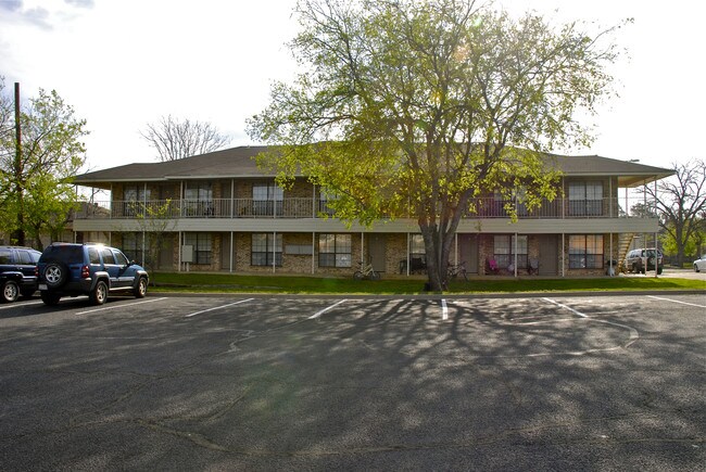 Eagle's Crossing in Denton, TX - Foto de edificio - Building Photo