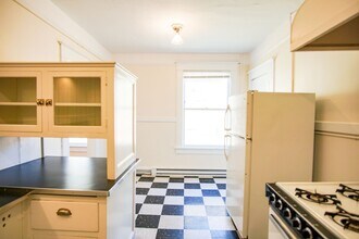 2356 NW Irving St in Portland, OR - Building Photo - Building Photo