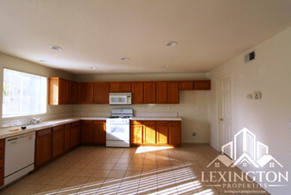 3865 Aetna Springs Way in Sacramento, CA - Building Photo - Building Photo