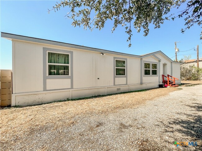 5061 Apache Moon in Spring Branch, TX - Building Photo - Building Photo