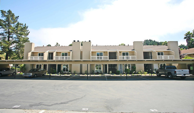 Mediterranea Condominiums in El Sobrante, CA - Foto de edificio - Building Photo