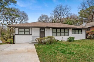 668 Custer Ave SE in Atlanta, GA - Building Photo