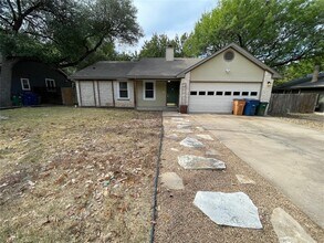 8408 Dixon Dr in Austin, TX - Building Photo - Building Photo