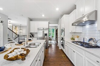 2491 Ashford Oaks Dr in Atlanta, GA - Building Photo - Building Photo