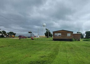 412 N Edwards St in Ingalls, KS - Building Photo