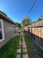1222 W Saginaw Way in Fresno, CA - Building Photo - Building Photo