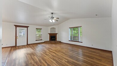 1135 N Vista Pl in Fayetteville, AR - Building Photo - Building Photo