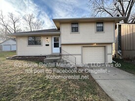 124 N Garfield St in Bonner Springs, KS - Building Photo