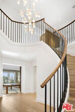 1347 Palisades Beach Rd in Santa Monica, CA - Building Photo - Building Photo