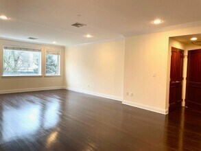 171 Great Neck Rd in Great Neck Plaza, NY - Building Photo - Building Photo