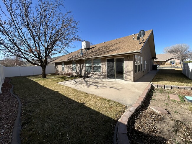 815 Lincoln Ct in Palisade, CO - Foto de edificio - Building Photo