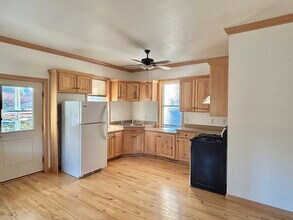 1583 Clark Hill Rd in Mount Pleasant Mills, PA - Foto de edificio - Building Photo