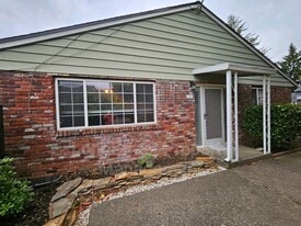 1814 NE 19th St in Gresham, OR - Building Photo