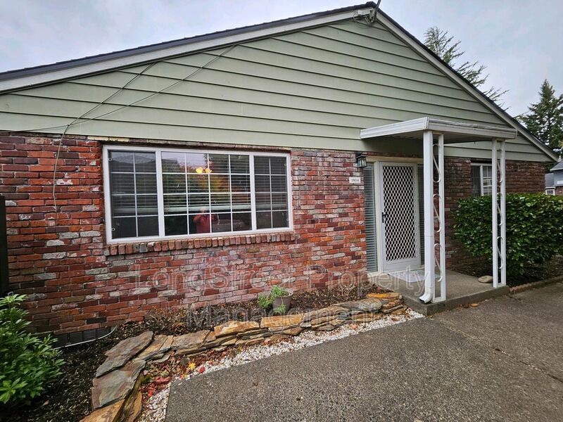 1814 NE 19th St in Gresham, OR - Building Photo