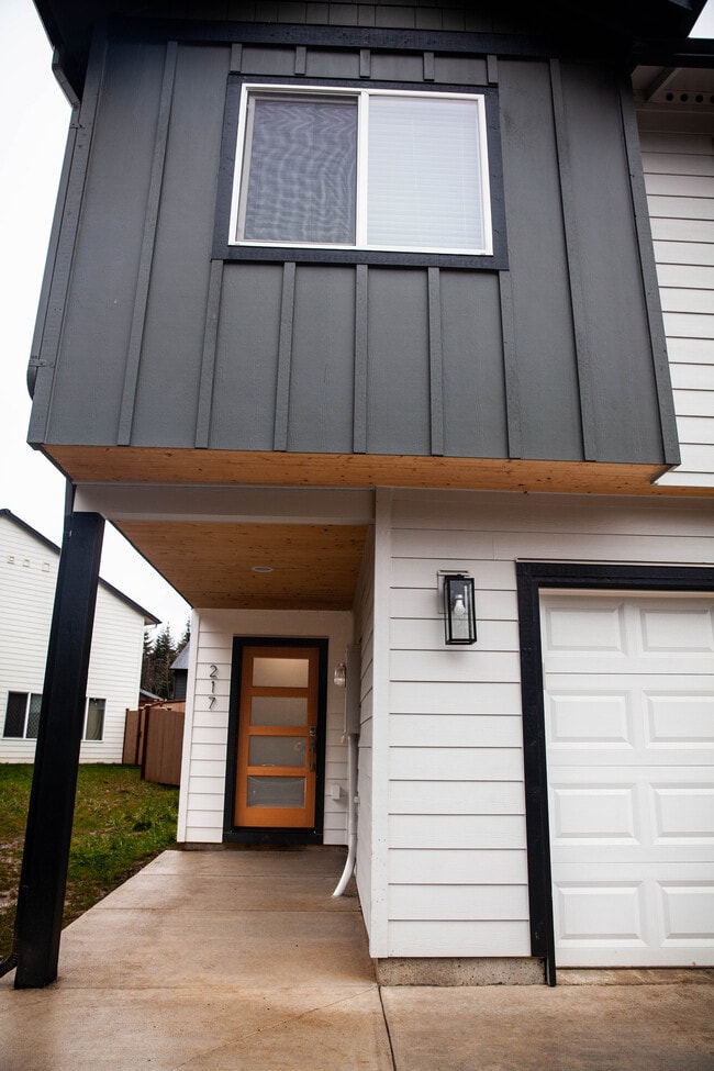 217 Oak St in Winlock, WA - Building Photo - Building Photo
