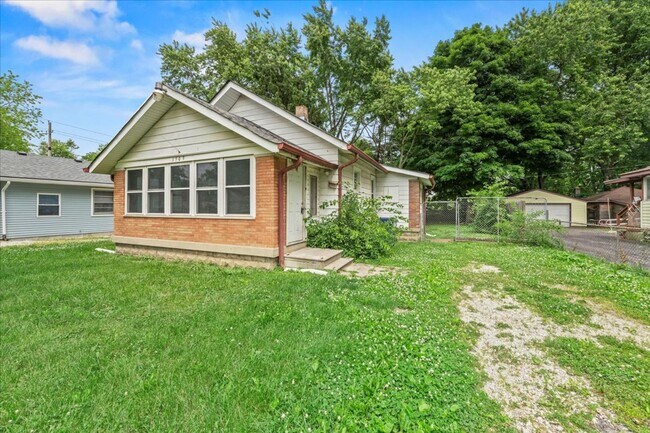 1509 Manhattan Ave in Indianapolis, IN - Foto de edificio - Building Photo