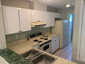 11 Poulton Dr NW in Fort Walton Beach, FL - Foto de edificio - Building Photo
